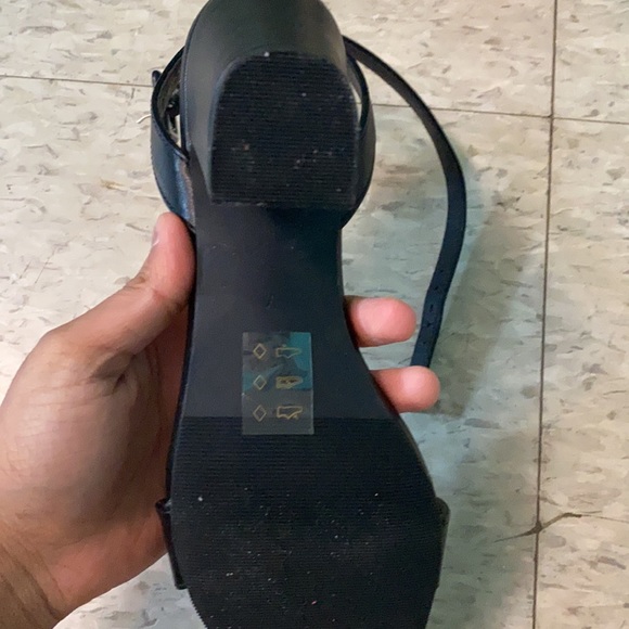 black heels - Picture 4 of 6